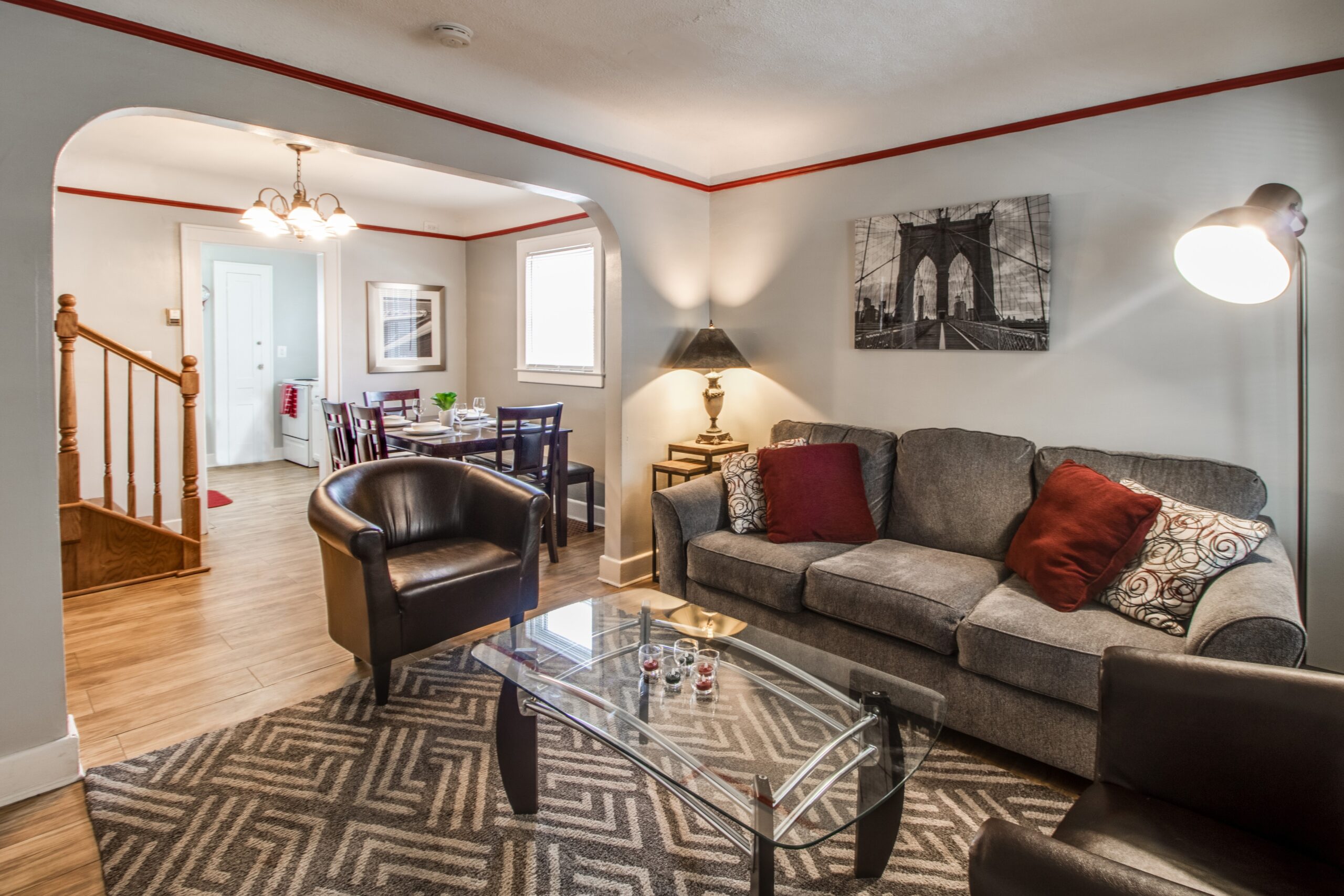 Auto Maniac spot in the heart of Pontiac/3 beds 2 b