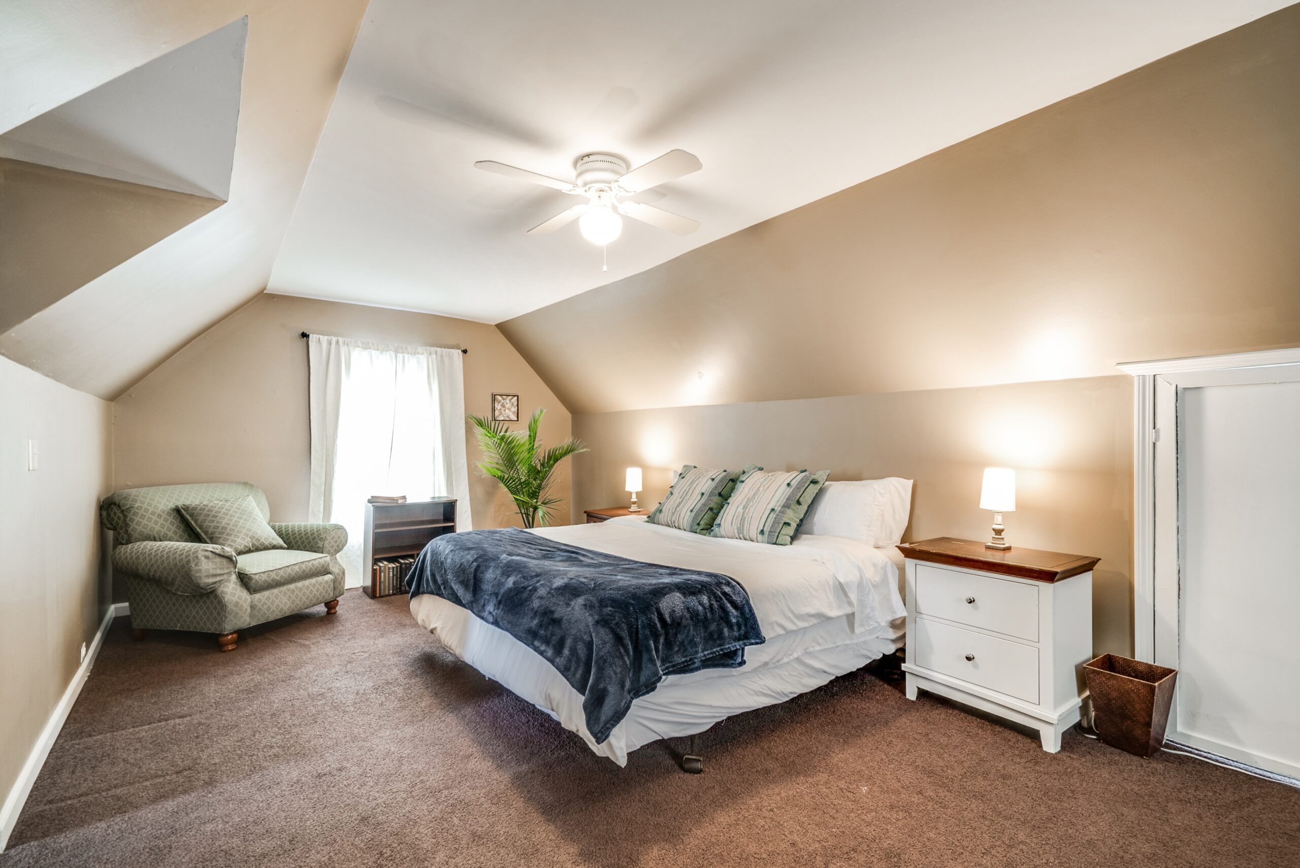 Interiors 25 op