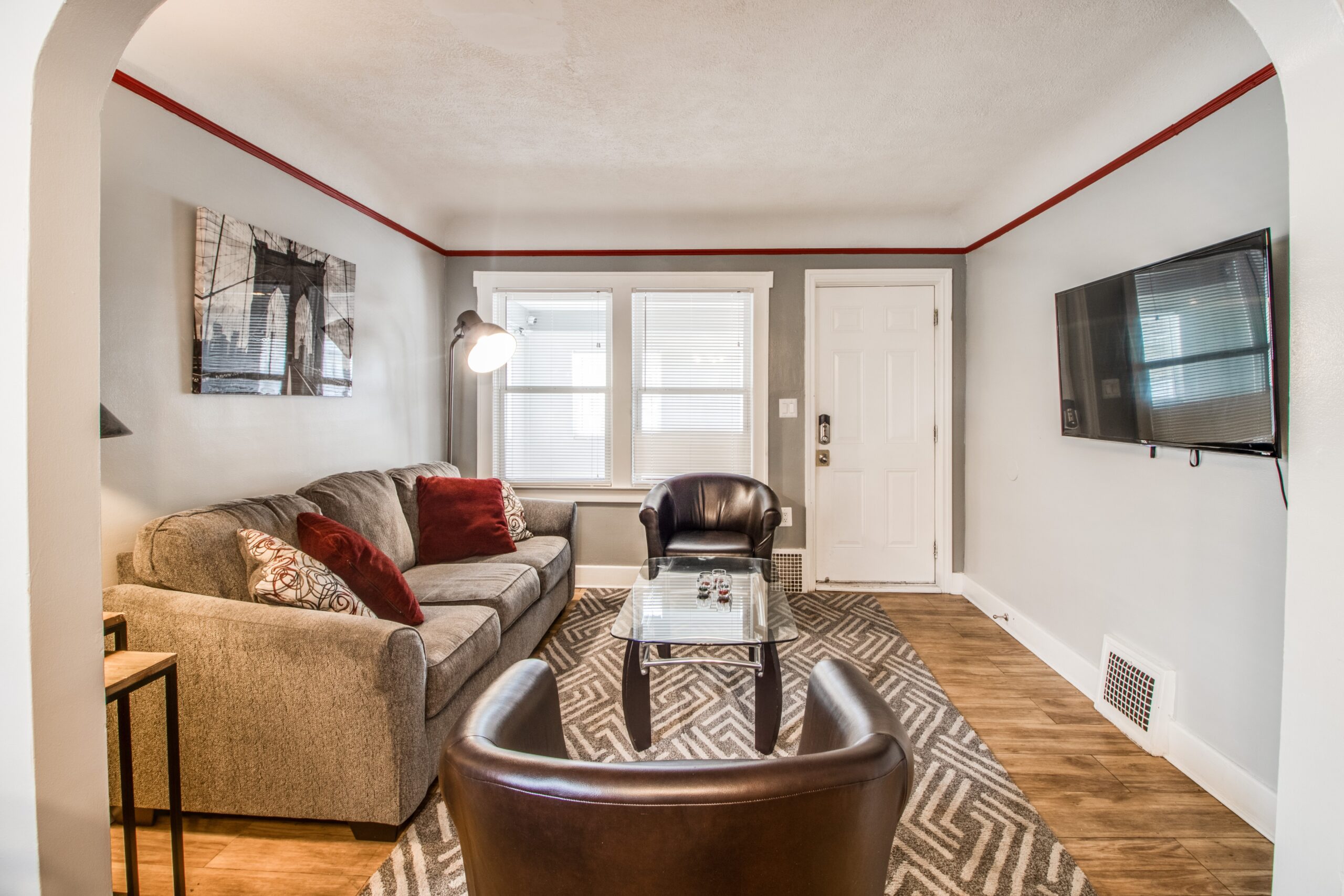 Auto Maniac spot in the heart of Pontiac/3 beds 2 b