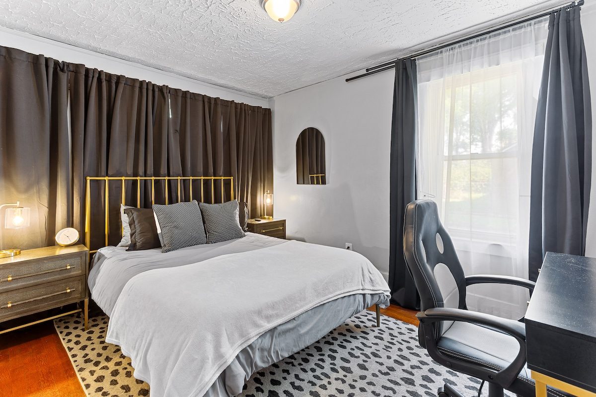 Cozy 2BR Lower Duplex